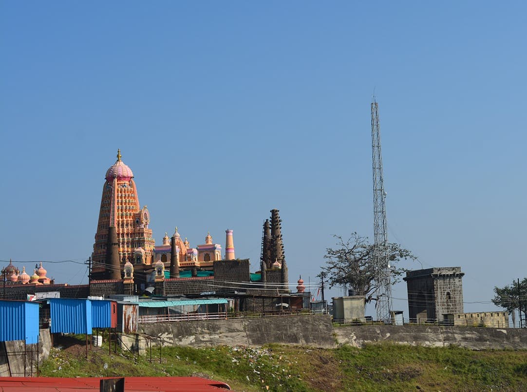 Tirthas at Shikhar Shinganapur